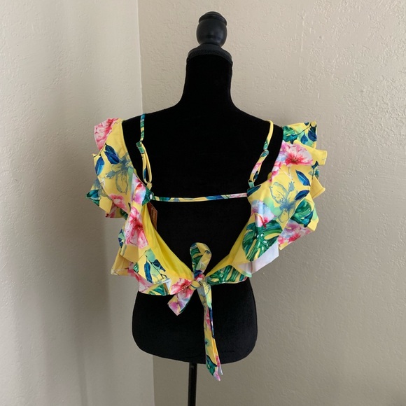 🍀 10 for $25.00 FLORAL RUFFLE CROP TOP - Picture 7 of 7